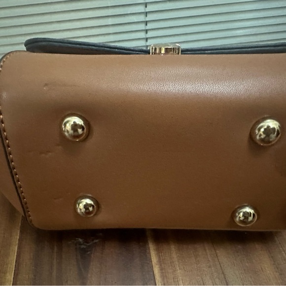 Isabelle Chic Tan Vegan Leather Crossbody Bag - Picture 4 of 7